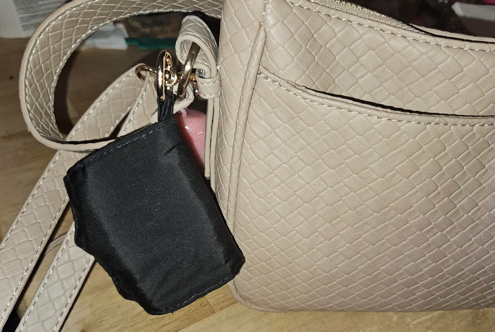 Compact Keychain Bag – Sturdy, Versatile, and Easy to Carry & Comes in Handy!