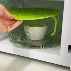 Microwave folding tray creates a second heating level