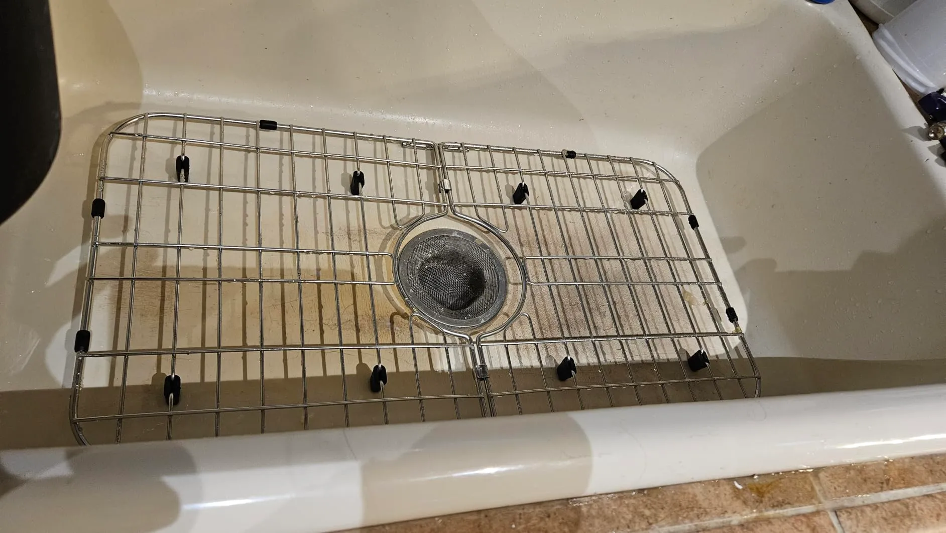 Very thick metal grid, sturdy