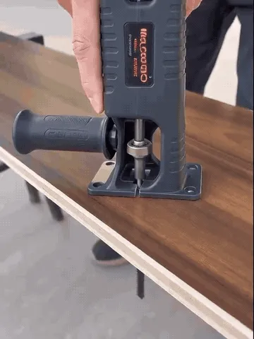 Drill-powered jigsaw conversion adapter making curved and straight cuts in wood