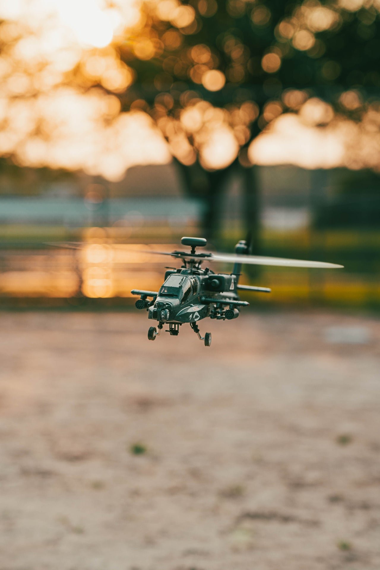 YU XIANG F11-S AH64 Apache RC Helicopter 1/32 2.4G 6CH RTF GPS Smart V,