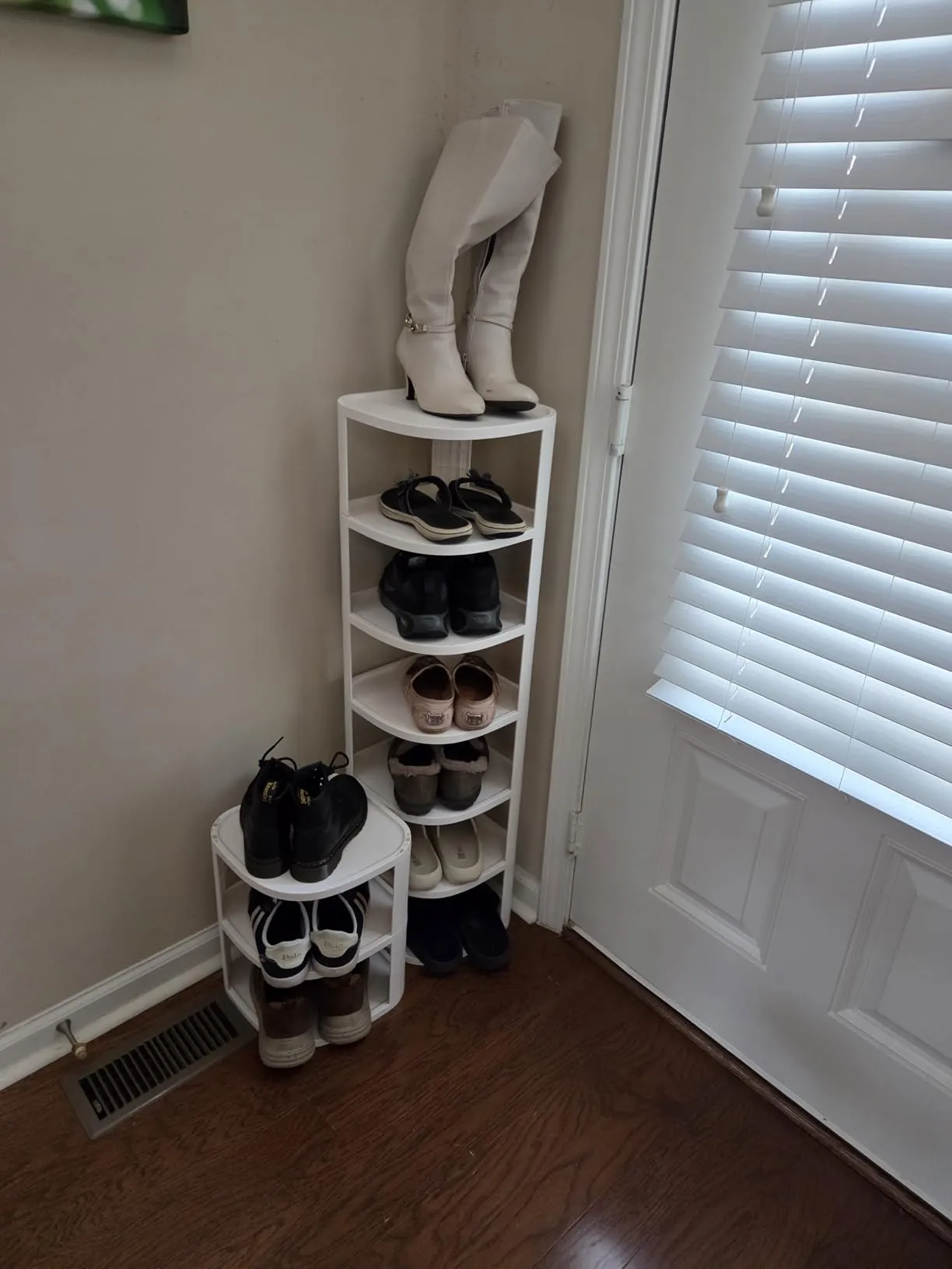 Elegsnt and Perfect Space Saver! *****