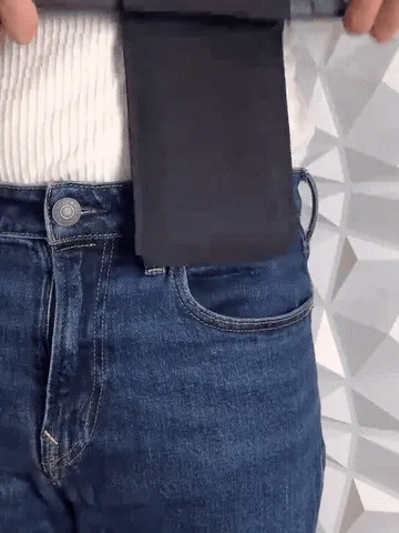Demonstration of loading and concealing the black belt wallet