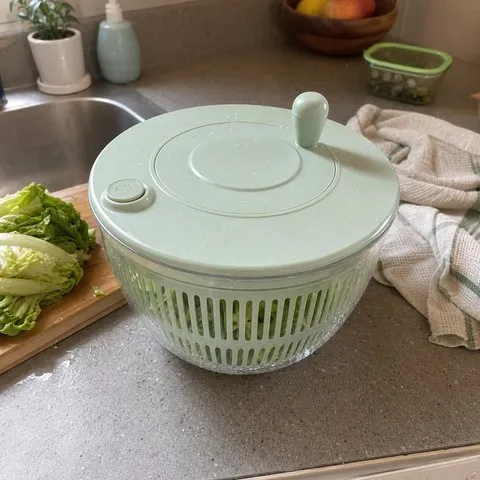 Fresh Green manual spinner after weeknight salad prep
