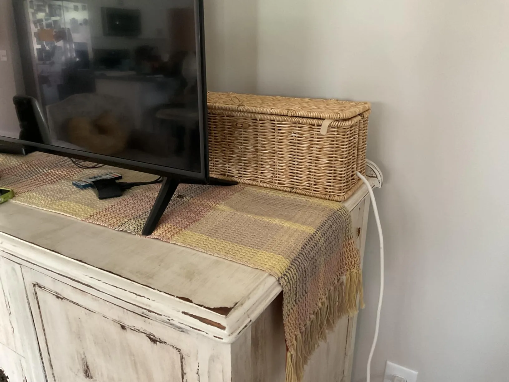 Great de-cluttering decor!