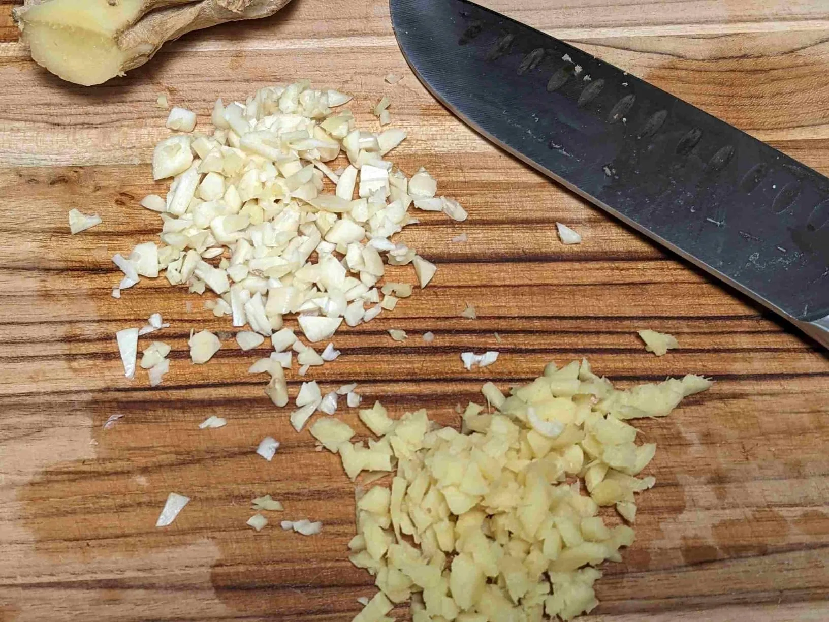 Sharp blades do excellent, easy, and fast chopping job