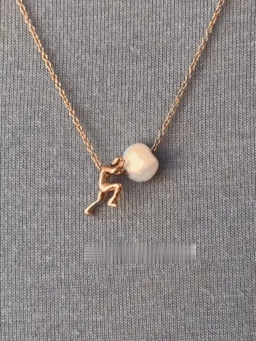 Pearl pusher pendant moving naturally while worn
