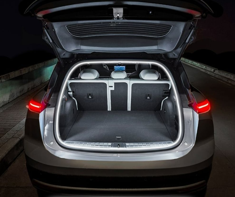 Automatic on and off trunk LED light function