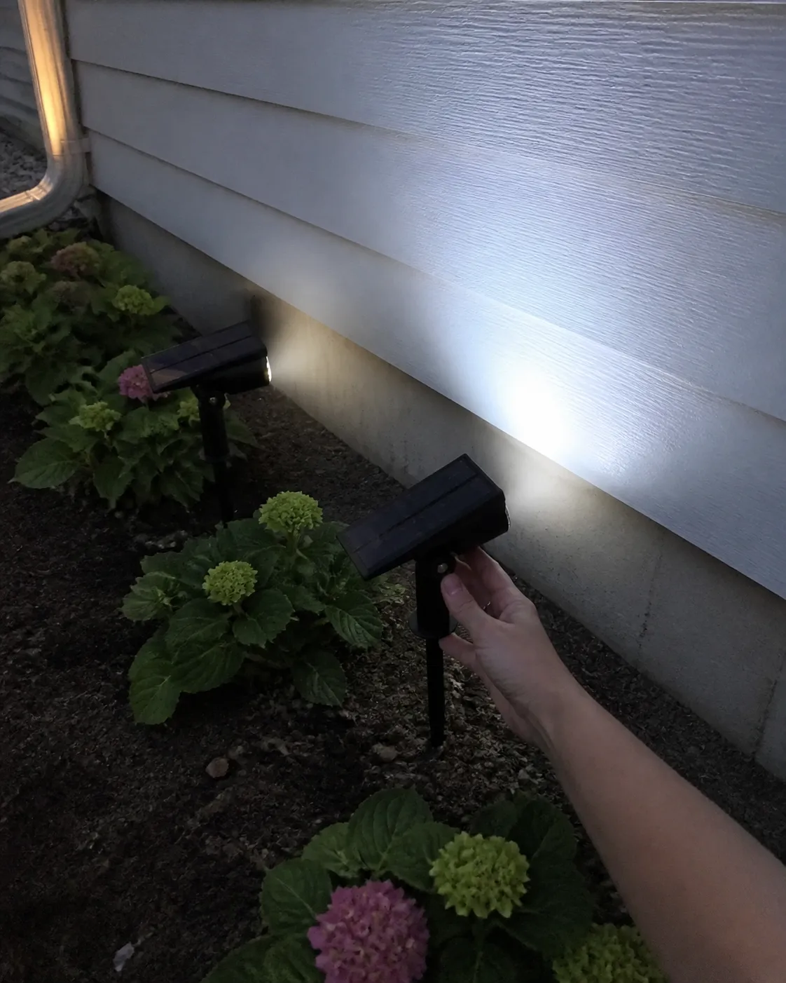 Adjusting ground-stake wall light