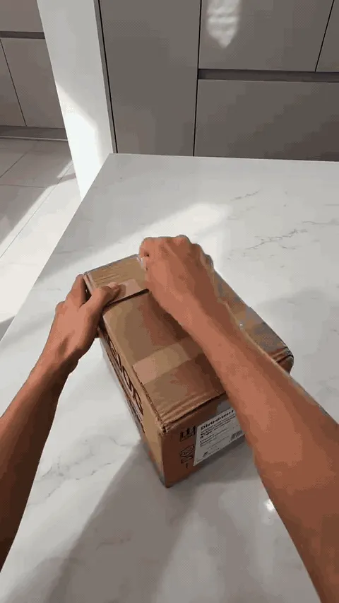 Electric dispenser pouring water